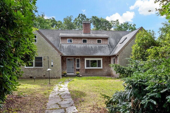 Building Photo - 1 Fern Ln