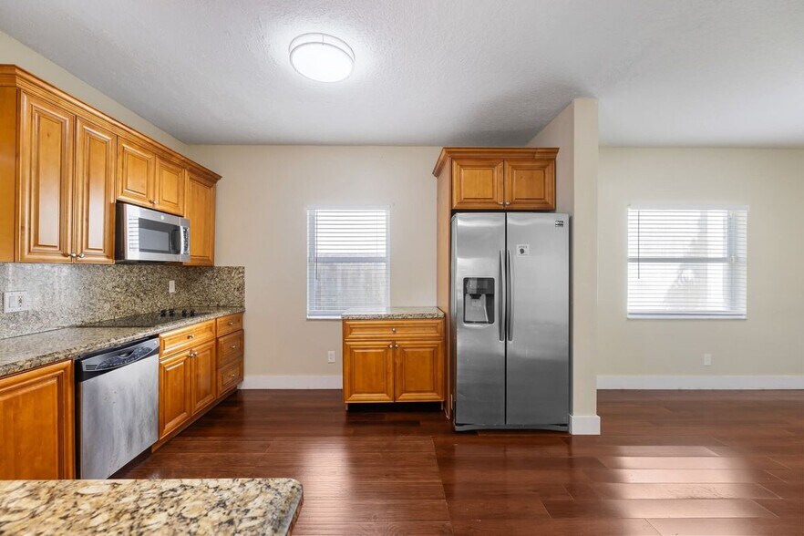 Building Photo - 1512 SW 106th Ave