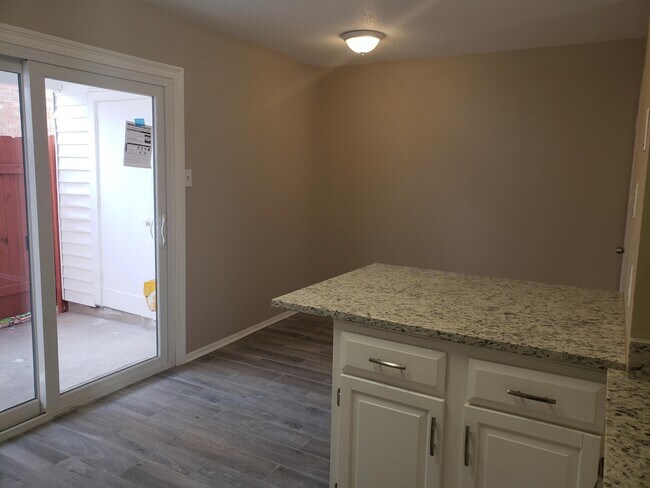 Building Photo - 3594 Friendswood Dr