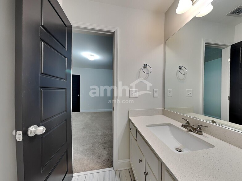 Building Photo - 1279 Victoria Walk Ln