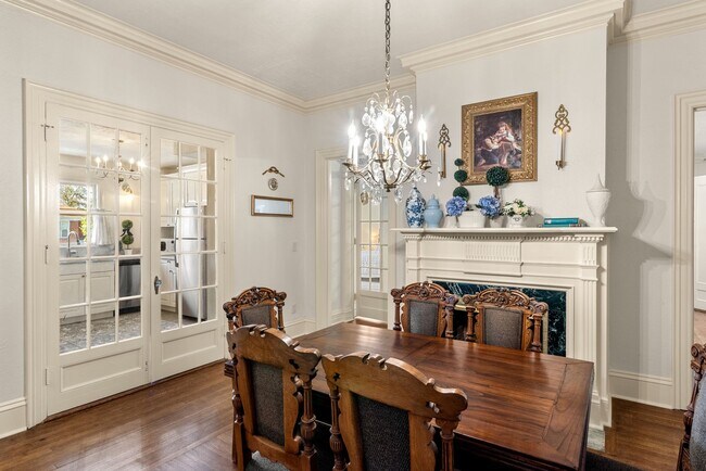 Building Photo - All-Utilities-Included Studio in Historic Bristol Manor | Pet Friendly