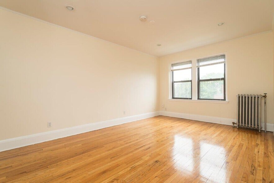 Building Photo - 123 Highland Ave