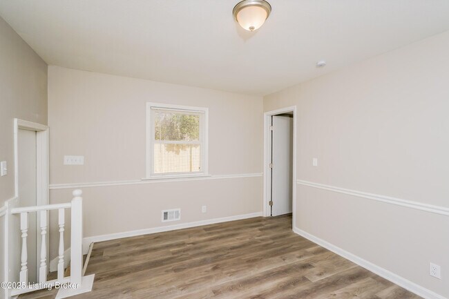 Building Photo - 501 Candlelight Ln
