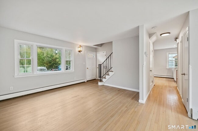 Building Photo - 5 River St