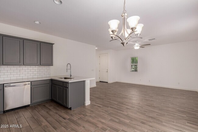 Building Photo - 5552 S Dillon