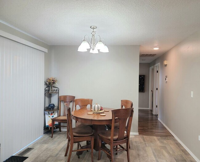 Building Photo - Duplex in Kennewick, WA