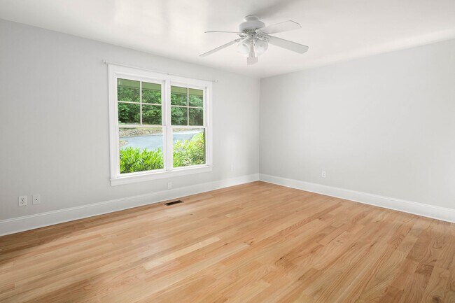 Building Photo - Spacious and Private Home in Biltmore Forest