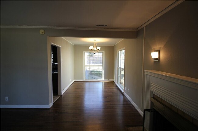 Building Photo - 4303 Delmar Ave