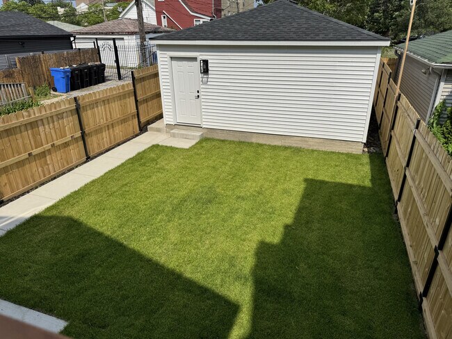 Building Photo - 325 S Richmond St