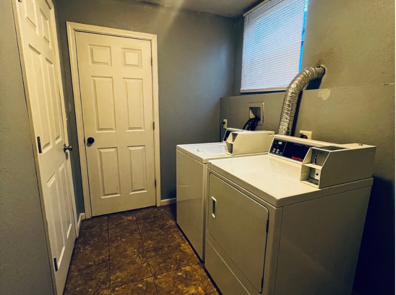 Building Photo - 5423-5425 E 27th St