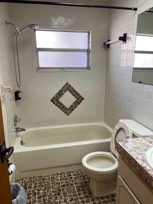 Building Photo - Spacious two bedroom two bath one car garage great location