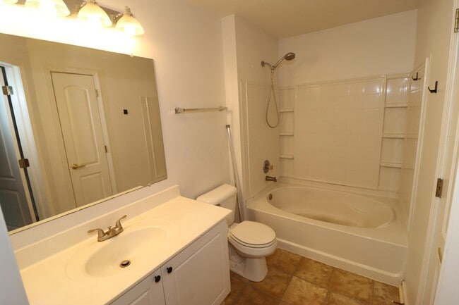 Building Photo - 681 Spring Valley Dr