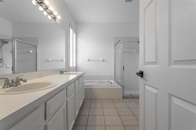 Building Photo - 18120 Palm Breeze Dr