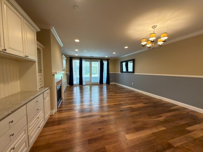Building Photo - Modern 2BR/2BA Condo in Willow Glen Place Near Downtown San Jose. 2 Secured Parking Spots. Underg...