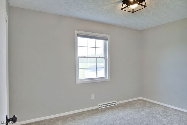 Building Photo - 5558 Pierce Rd NW