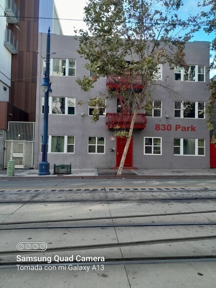 Building Photo - 830 Park Blvd