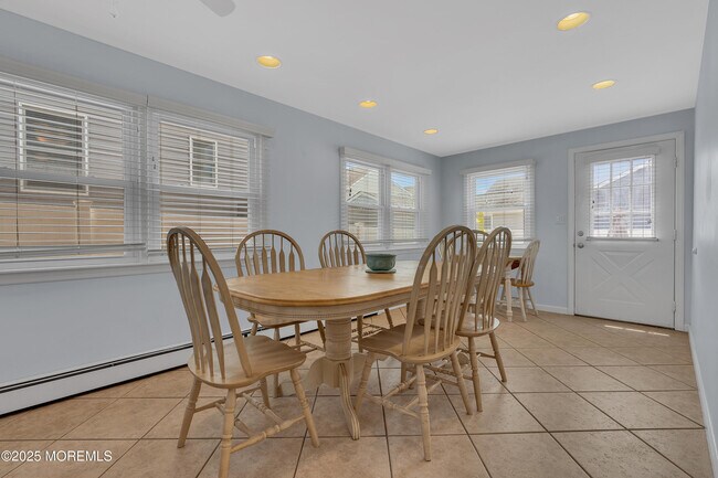 Building Photo - 8 President Ave