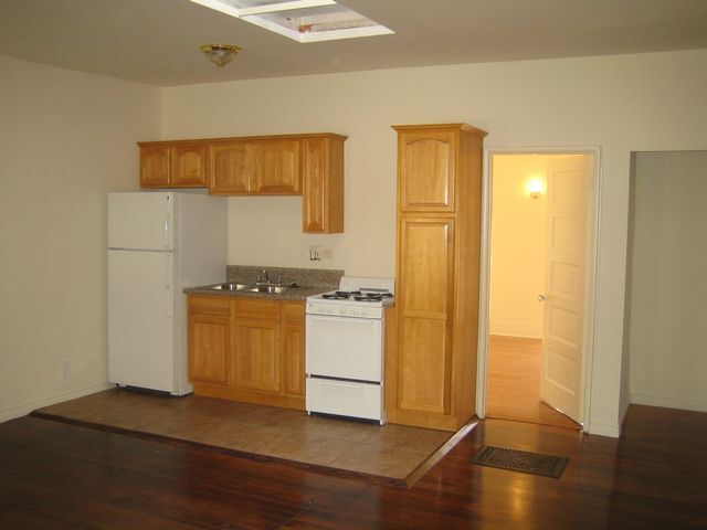Building Photo - 2103 Vine St