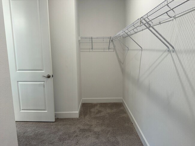 Building Photo - 5 Bedroom 4 Bath W/Office & 3-Car Garage (...