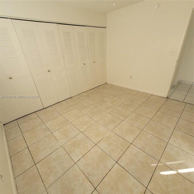 Building Photo - 5100 SW 41st St