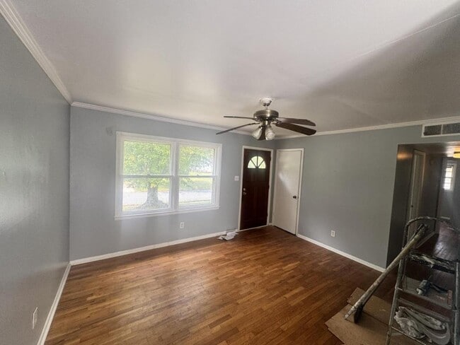 Building Photo - 1416 E Sedgefield Dr