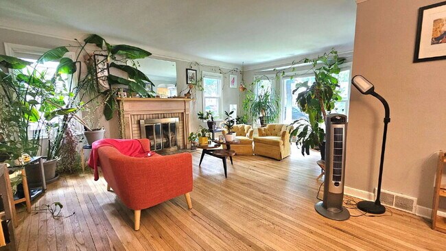 Building Photo - 3-Bedroom Oasis with 2 Full Baths in Saint Louis Park – 1,511 Sq. Ft. of Comfort 9/5.