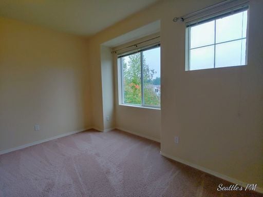 Building Photo - Large 3 Story Townhome with Tandem Garage!