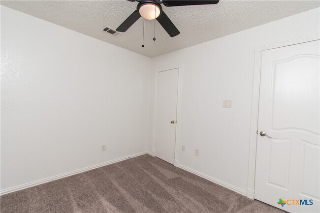 Building Photo - 2104 Corona Dr