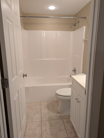 Building Photo - 160 Saint James Pl