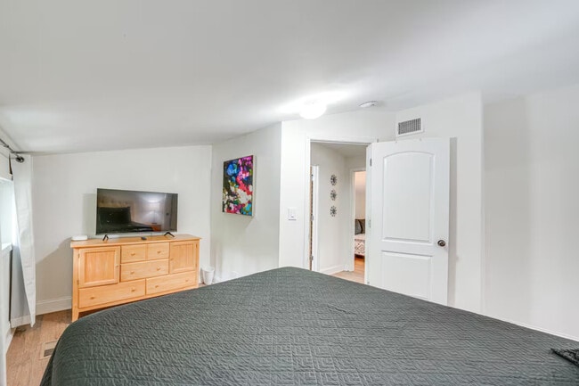 Building Photo - 1518 Riverside Ave