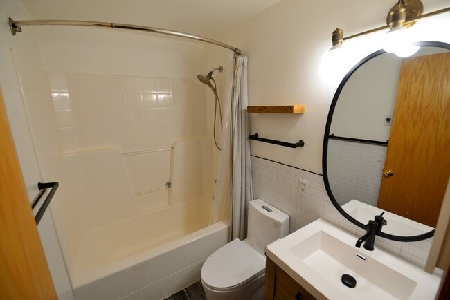 Building Photo - 14538-14512 12th Ave NE