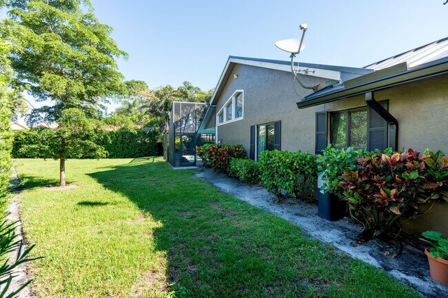 Building Photo - 744 Windflower Ct