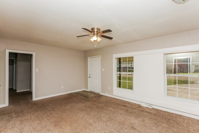 Building Photo - 3644 Meadow Ln