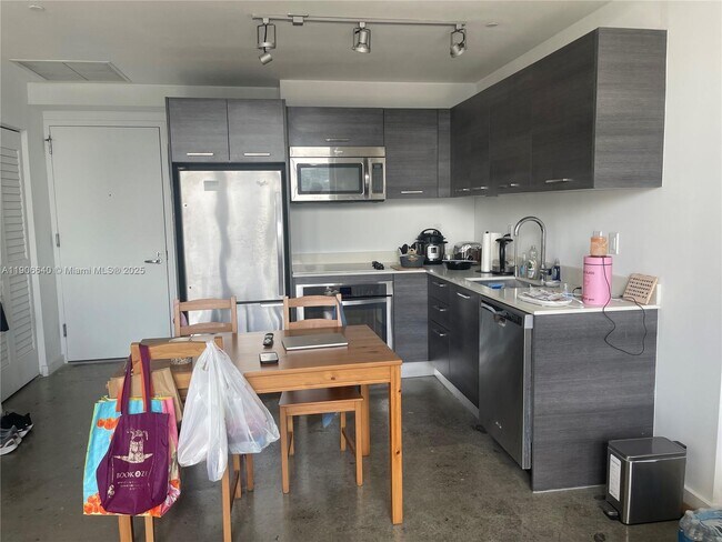 Building Photo - 151 SE 1st St