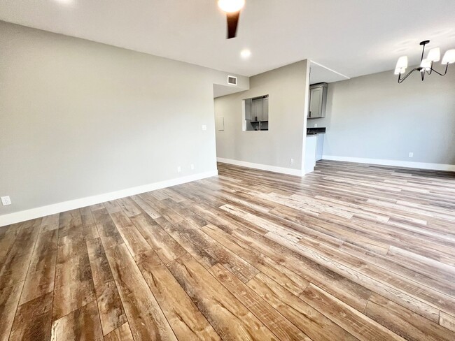 Building Photo - Spacious 2 Bedroom, 2 Bath Condo in Desira...