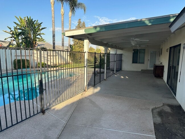 Building Photo - 3710 W Sunnyside Ct