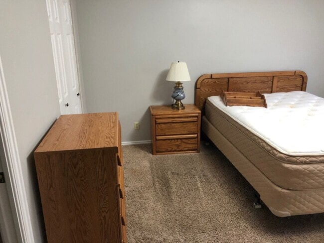 Building Photo - Cozy Condo in Village Park