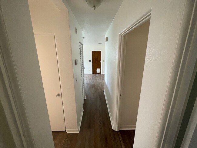 Building Photo - Charming 3-Bedroom Home with 1 Bath and 1-...