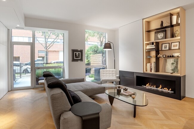 Building Photo - 1917 S Calumet Ave