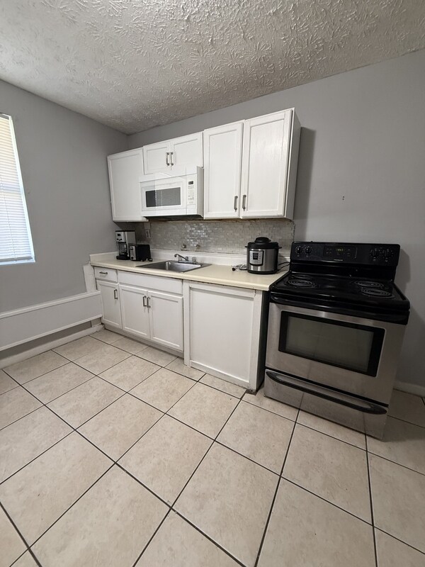 Building Photo - 5222 Lexington Ave