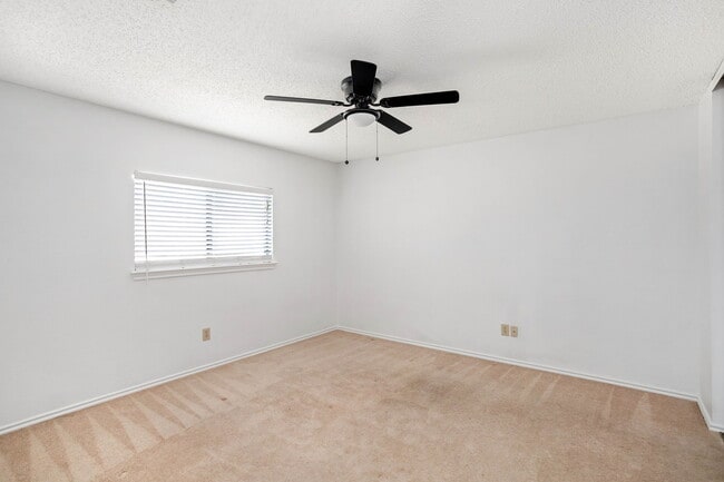 Building Photo - 8090 Chestnut Ash Dr
