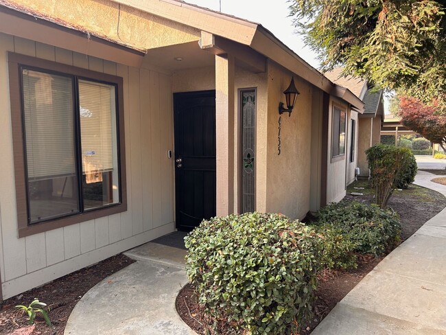 Building Photo - Cute Condo for Rent in Visalia!