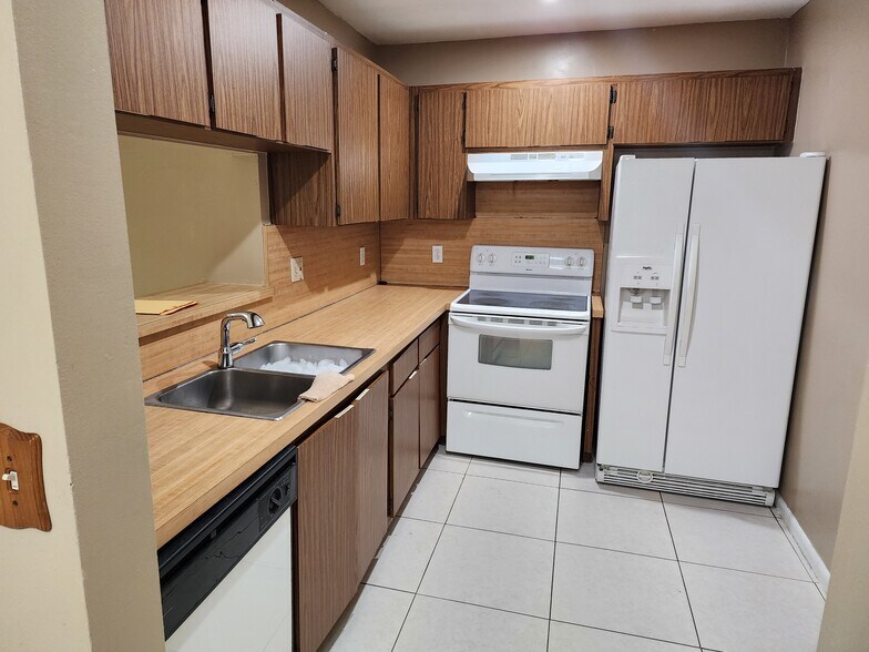 Building Photo - 8600 SW 149th Ave