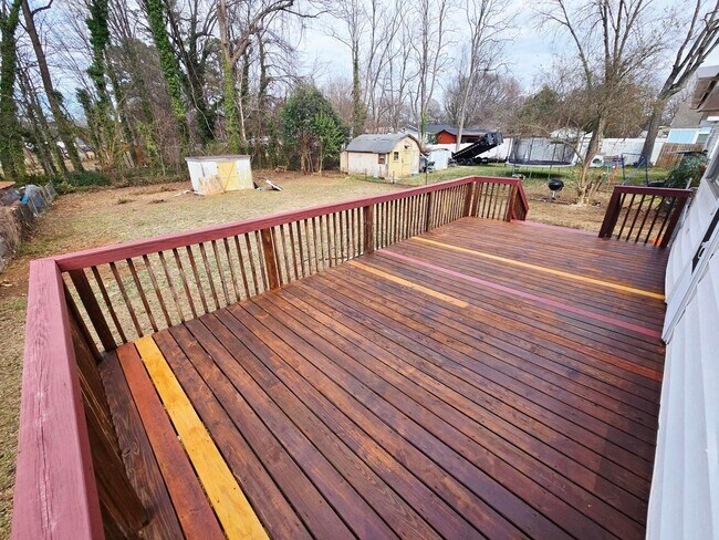 Building Photo - Charming Rental Opportunity in Burlington