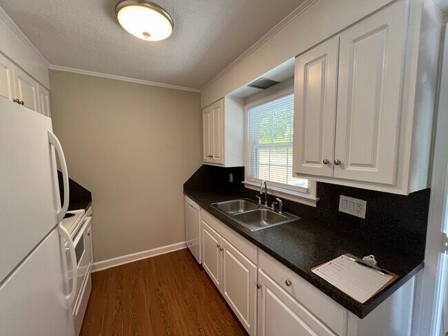 Building Photo - 2507 Saint Christopher Cir SW
