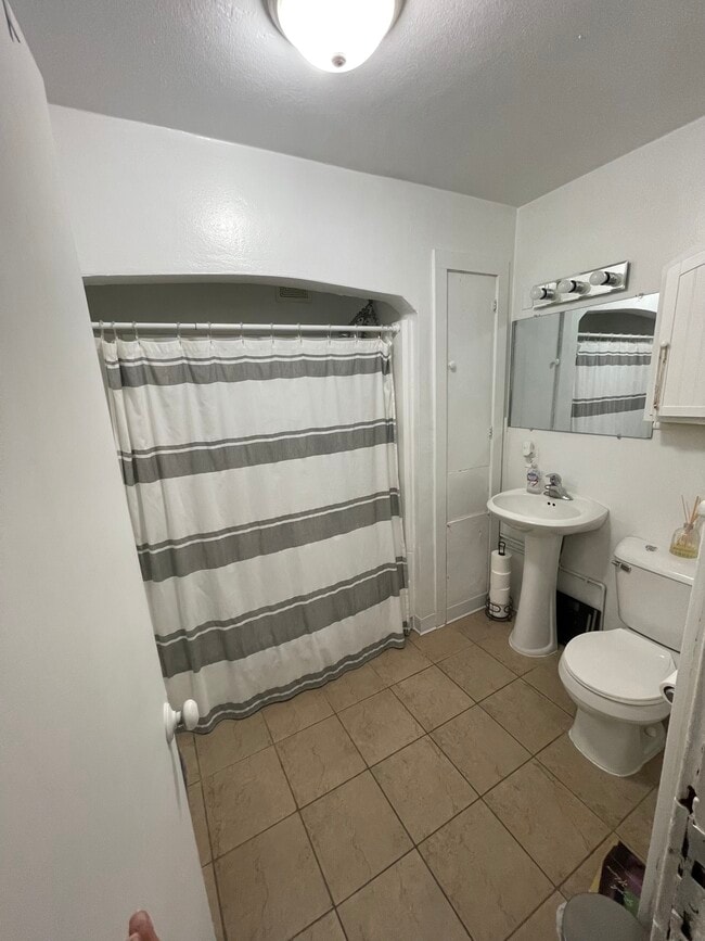 Building Photo - 1928 Feronia Ave