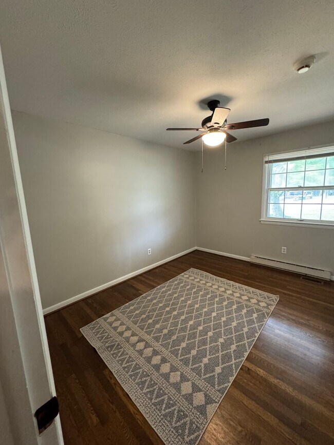 Building Photo - Spacious 3 Bedroom Home with Office, Pool, & Lawn Care Included – Hudson, NC