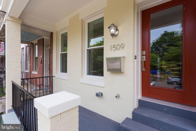 Building Photo - 1509 A St SE