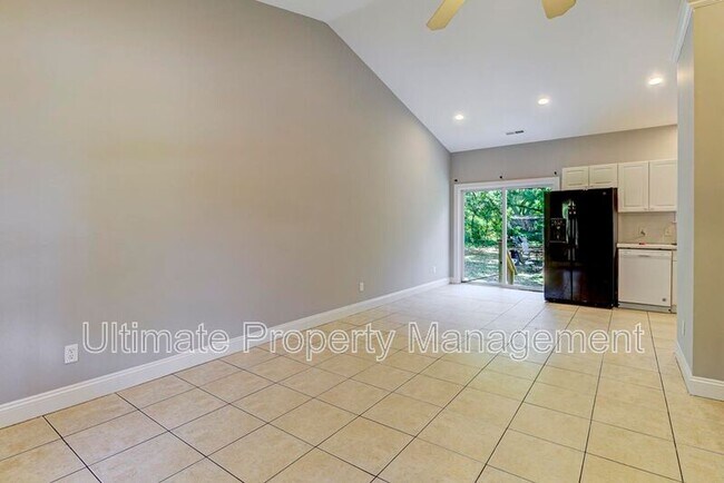 Building Photo - 220-1 Rose Ave