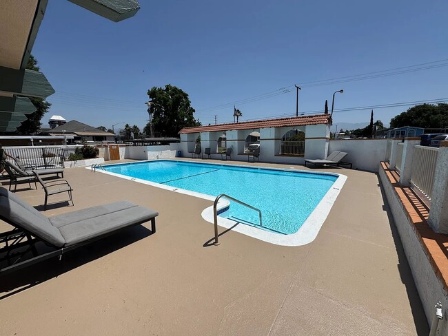 Building Photo - 34 Grube St